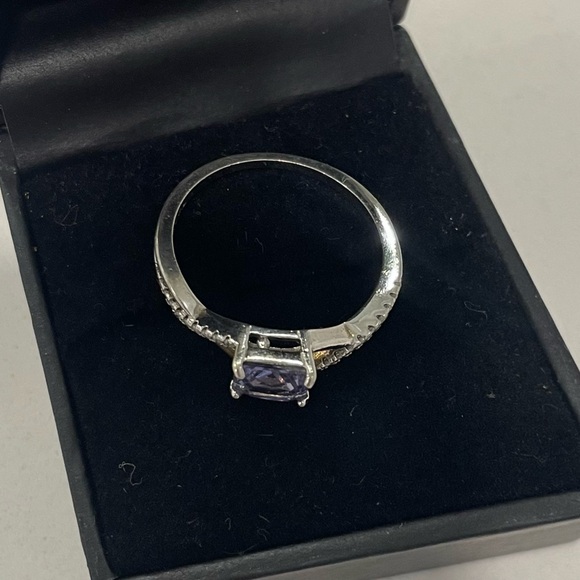 Womans ring - Picture 4 of 5